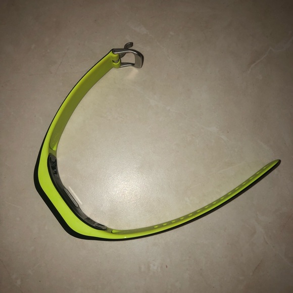 Garmin Vívosport Watch - Picture 4 of 16